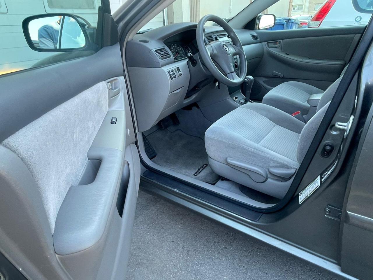 2006 Toyota Corolla 4dr Sdn Auto LOW KM SAFETY CERTIFED - Photo #17