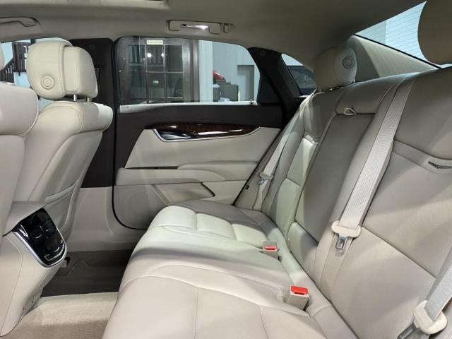 2013 Cadillac XTS Premium Luxury Photo21