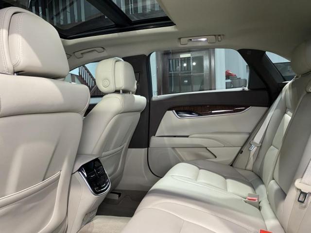 2013 Cadillac XTS Premium Luxury Photo22