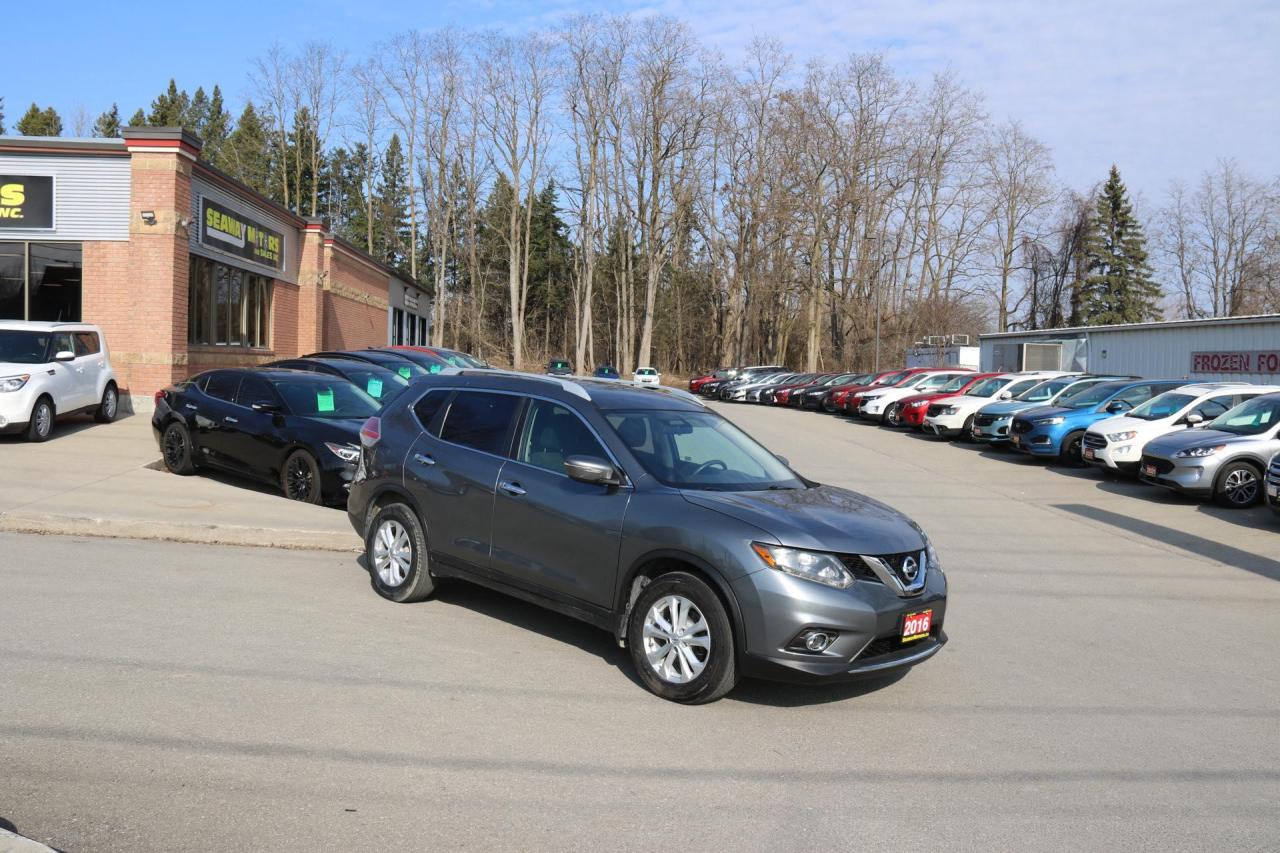 2016 Nissan Rogue SV 2WD - Photo #2