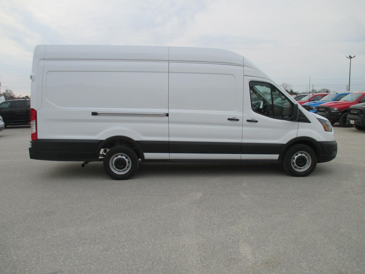 2023 Ford Transit 250 T-250 148" EL Hi Rf 9070 GVWR RWD - Photo #4
