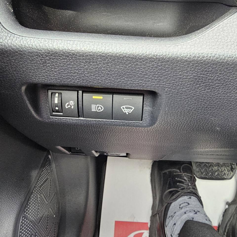 2019 Toyota RAV4 AWD Hybrid LE Photo