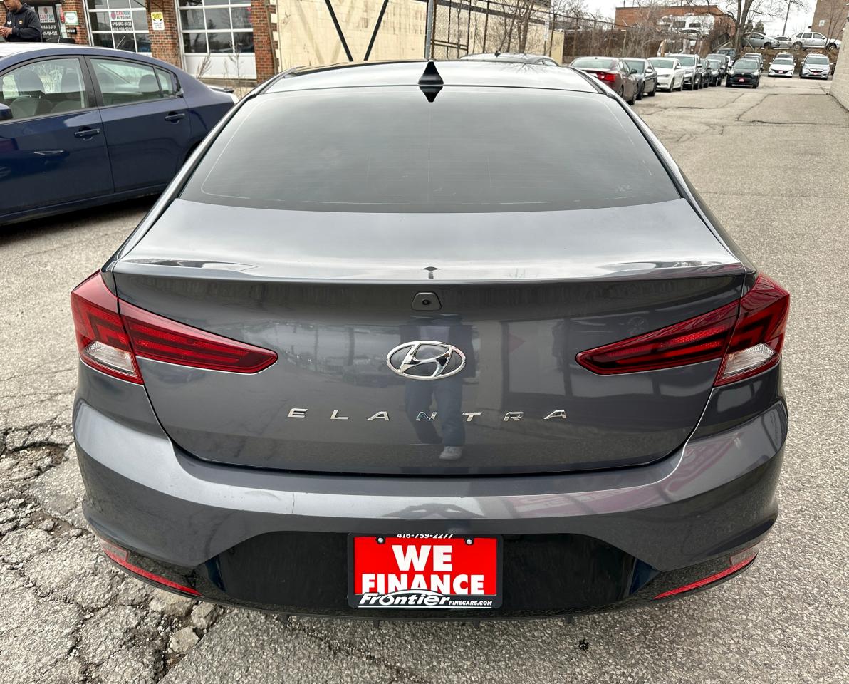 2019 Hyundai Elantra Preferred Photo3