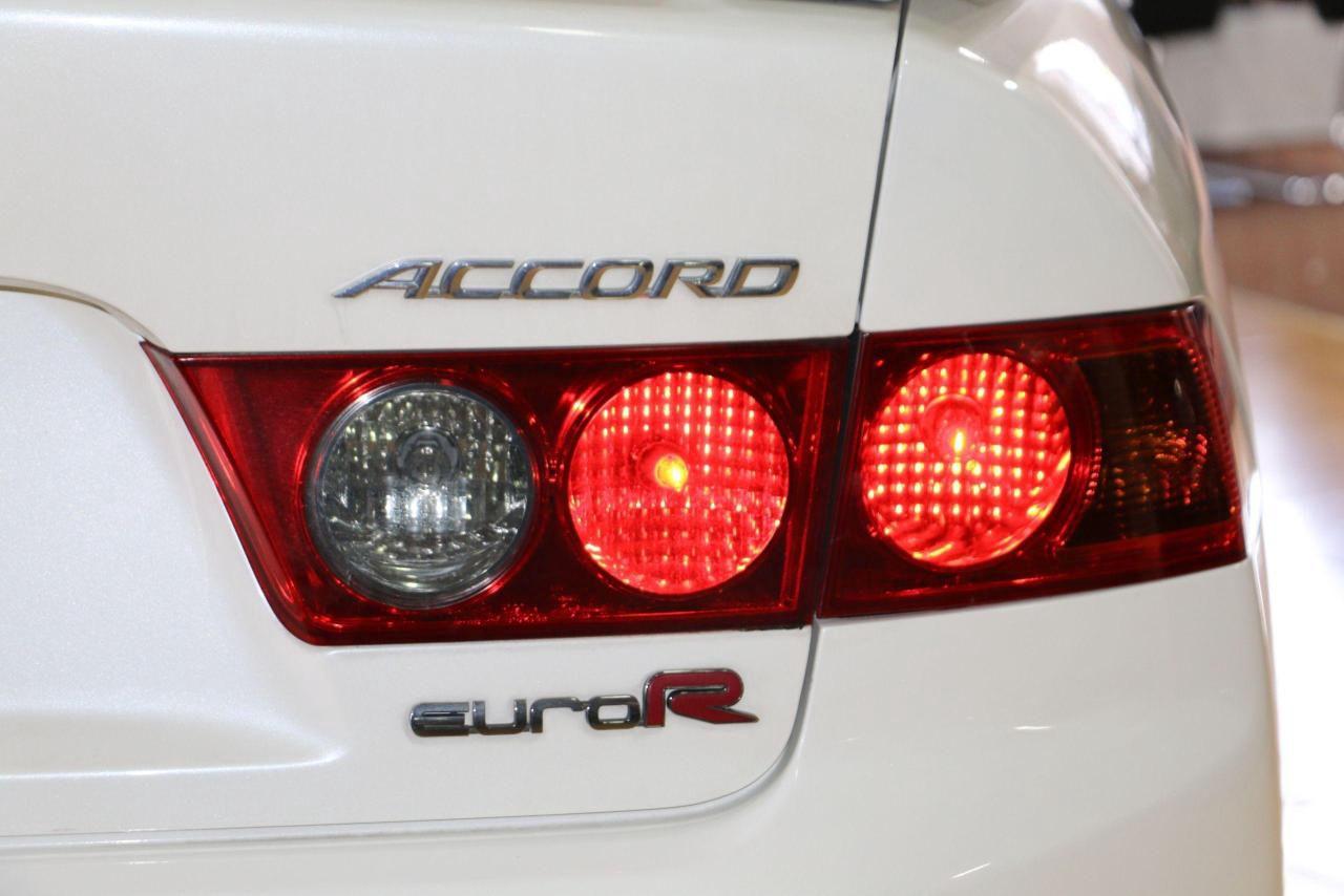 2005 Honda Accord EURO R CL7 - RHD|K20A|RECARO|MOMO|CAMERA - Photo #6
