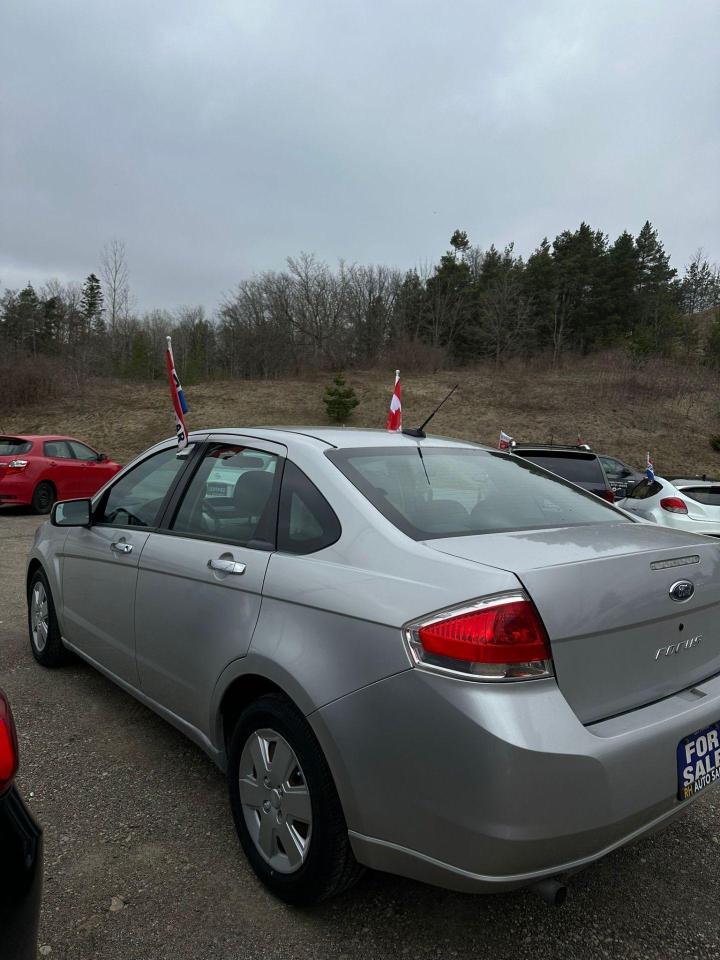 2009 Ford Focus SE - Photo #3