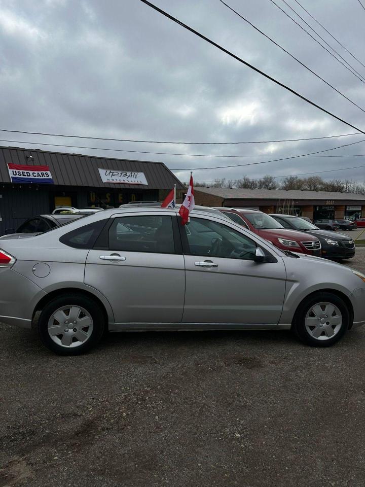 2009 Ford Focus SE - Photo #6
