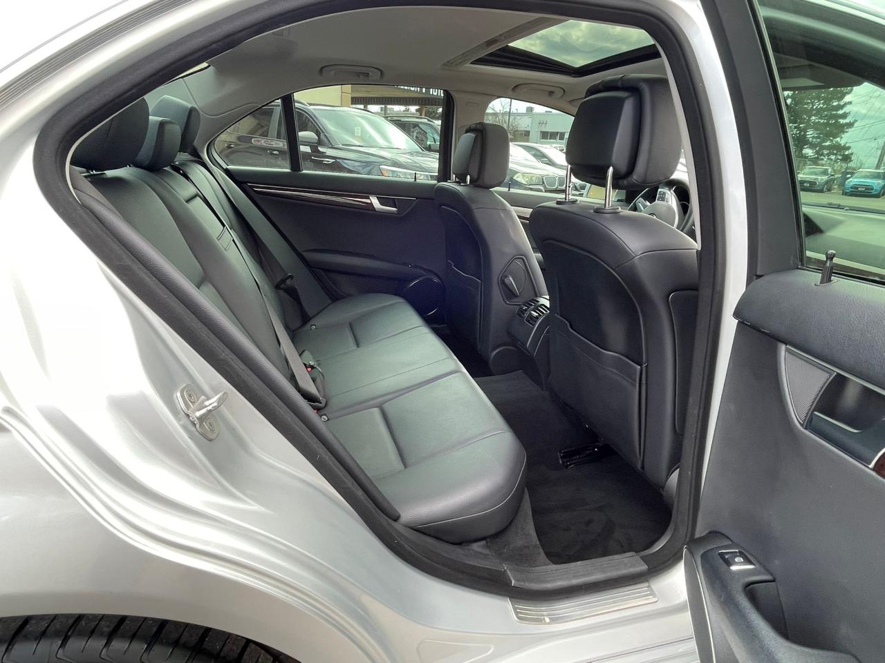 2013 Mercedes-Benz C-Class C300 4MATIC NAVIGATION LOW KM SUNROOF BLIND SPOT - Photo #21