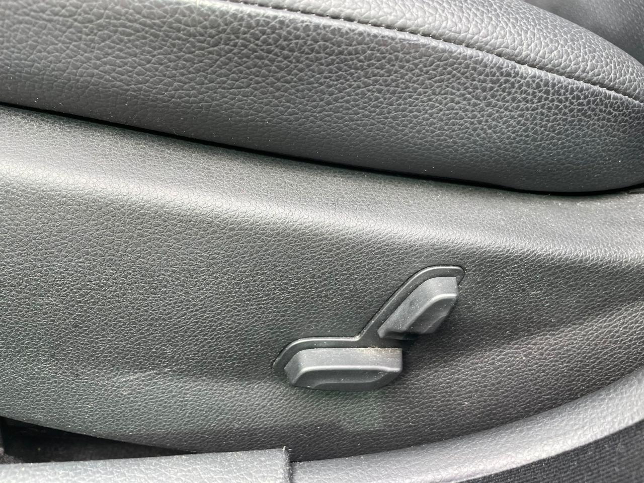 2013 Mercedes-Benz C-Class C300 4MATIC NAVIGATION LOW KM SUNROOF BLIND SPOT - Photo #19