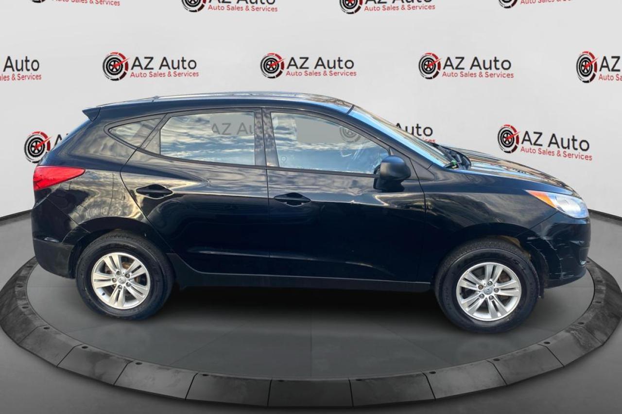 2011 Hyundai Tucson GL - Photo #2