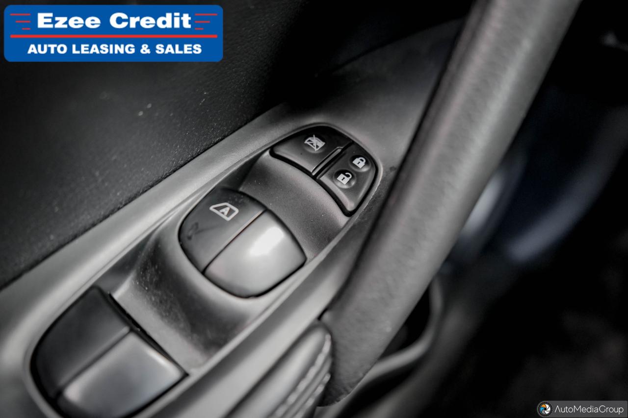 2016 Nissan Rogue SV Photo