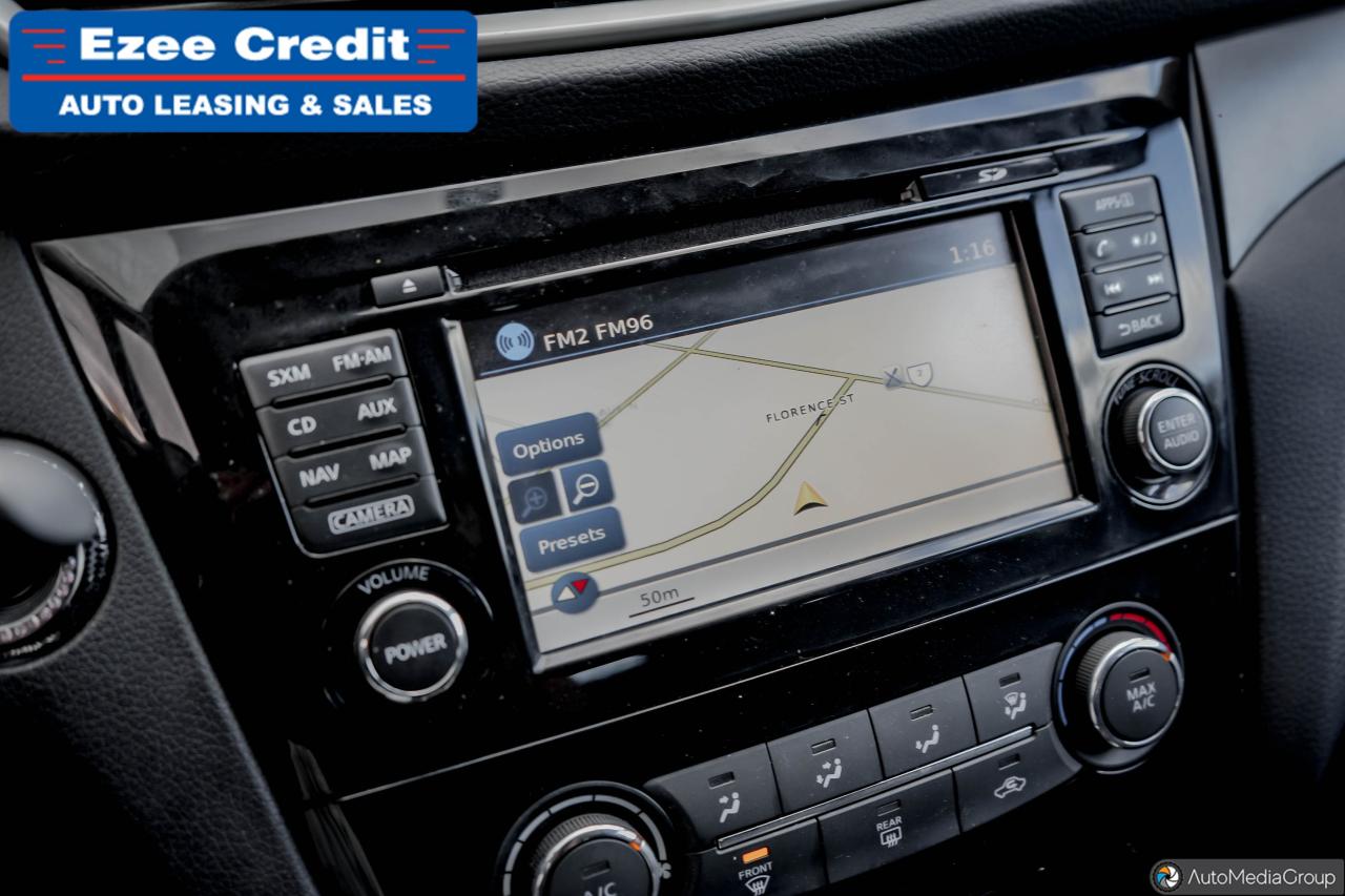 2016 Nissan Rogue SV Photo