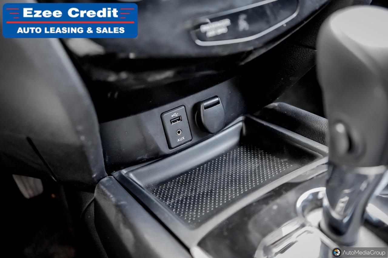 2016 Nissan Rogue SV Photo