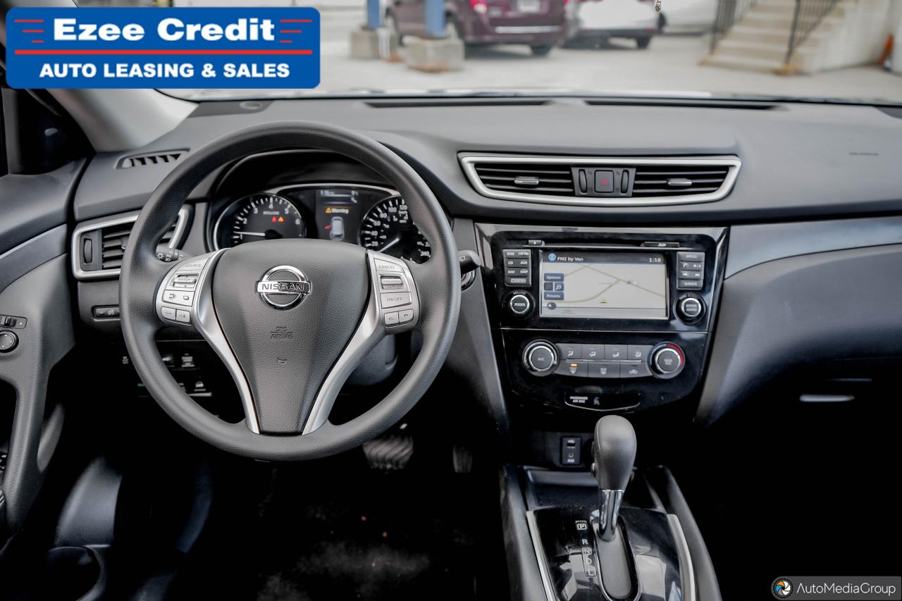 2016 Nissan Rogue SV Photo