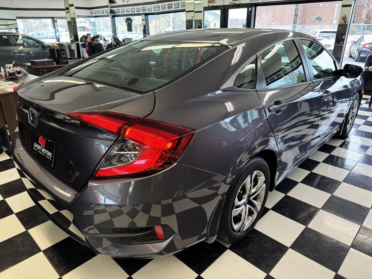 2018 Honda Civic LX+Camera+ApplePlay+Heated Seats+CLEAN CARFAX Photo4
