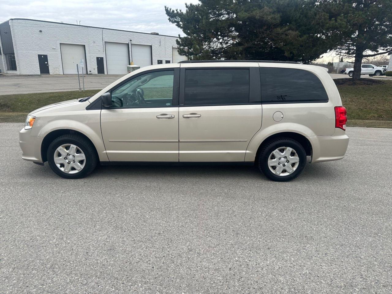 2012 Dodge Caravan  - Photo #2