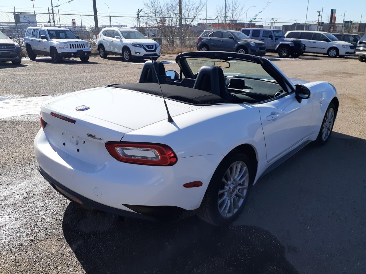 2017 Fiat 124 Spider Automatic, Convertible, BU Cam - Photo #27