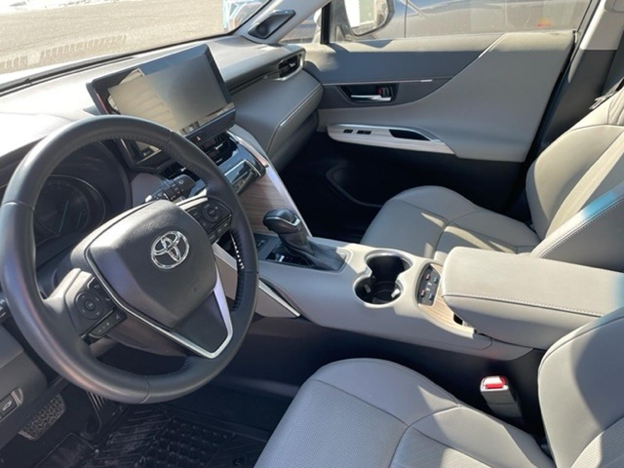 2021 Toyota Venza LIMITED Photo4