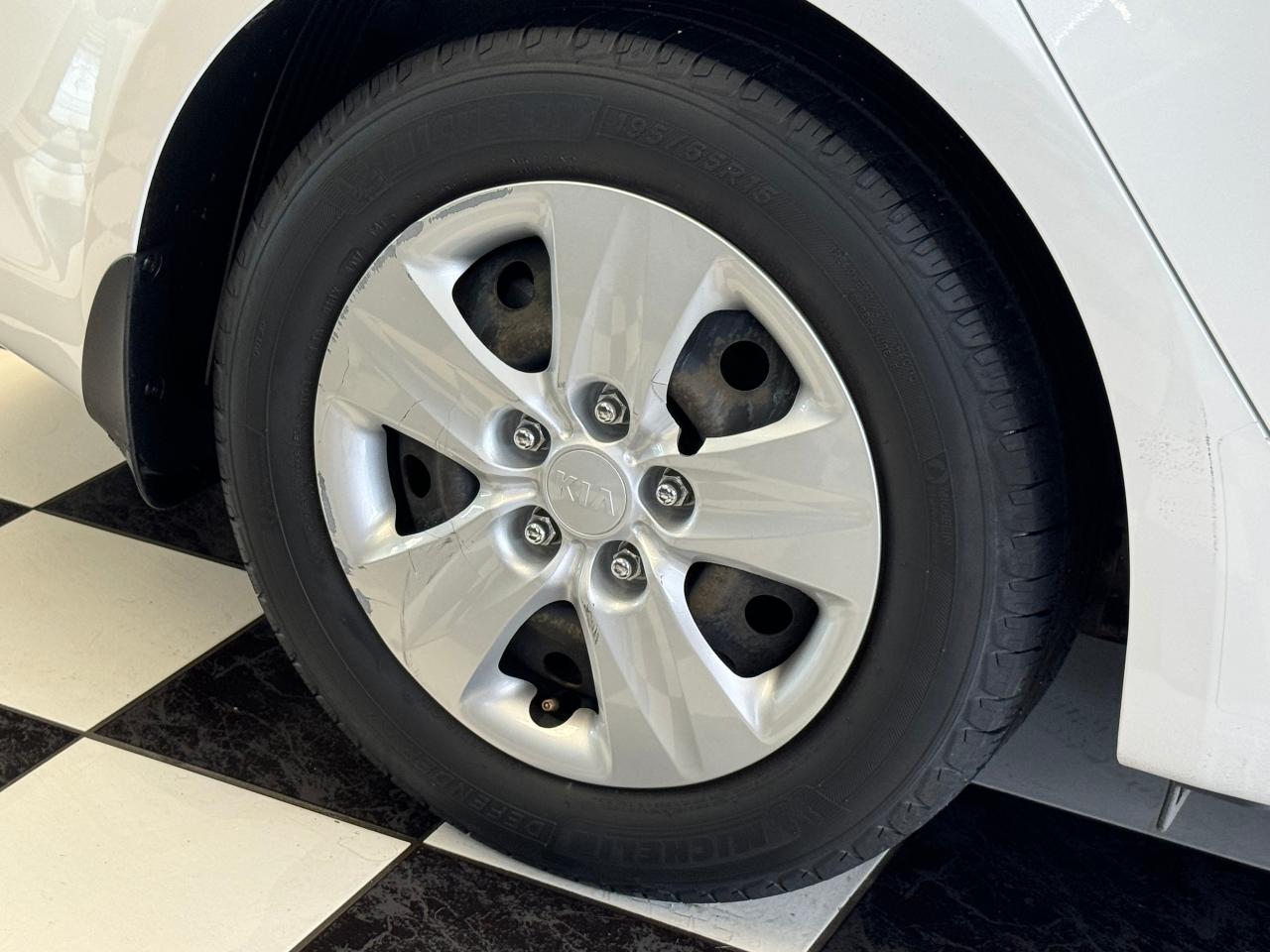 2017 Kia Forte LX+ApplePlay+Camera+Heated Seats+New Brakes Photo129