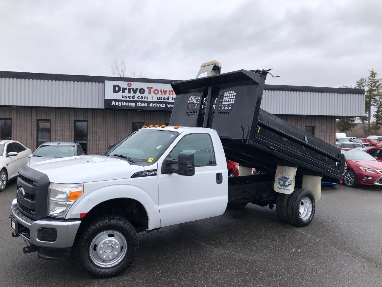 2012 Ford F-350 REG CAB DUMP TRUCK - Photo #8