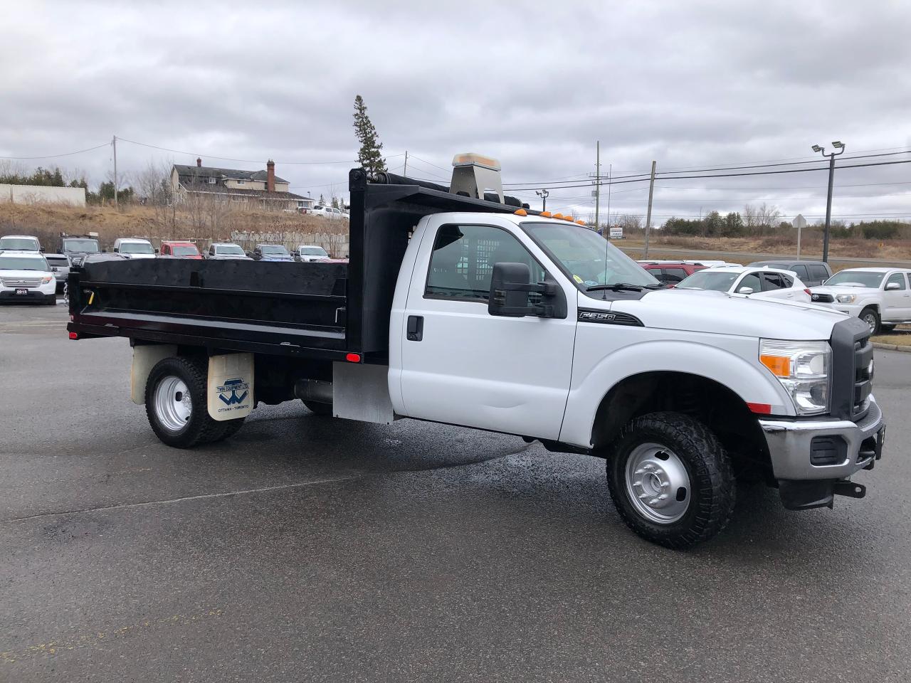 2012 Ford F-350 REG CAB DUMP TRUCK - Photo #6