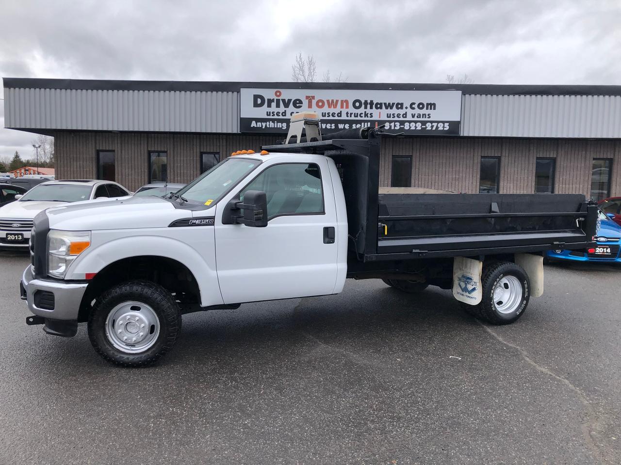 2012 Ford F-350 REG CAB DUMP TRUCK - Photo #2