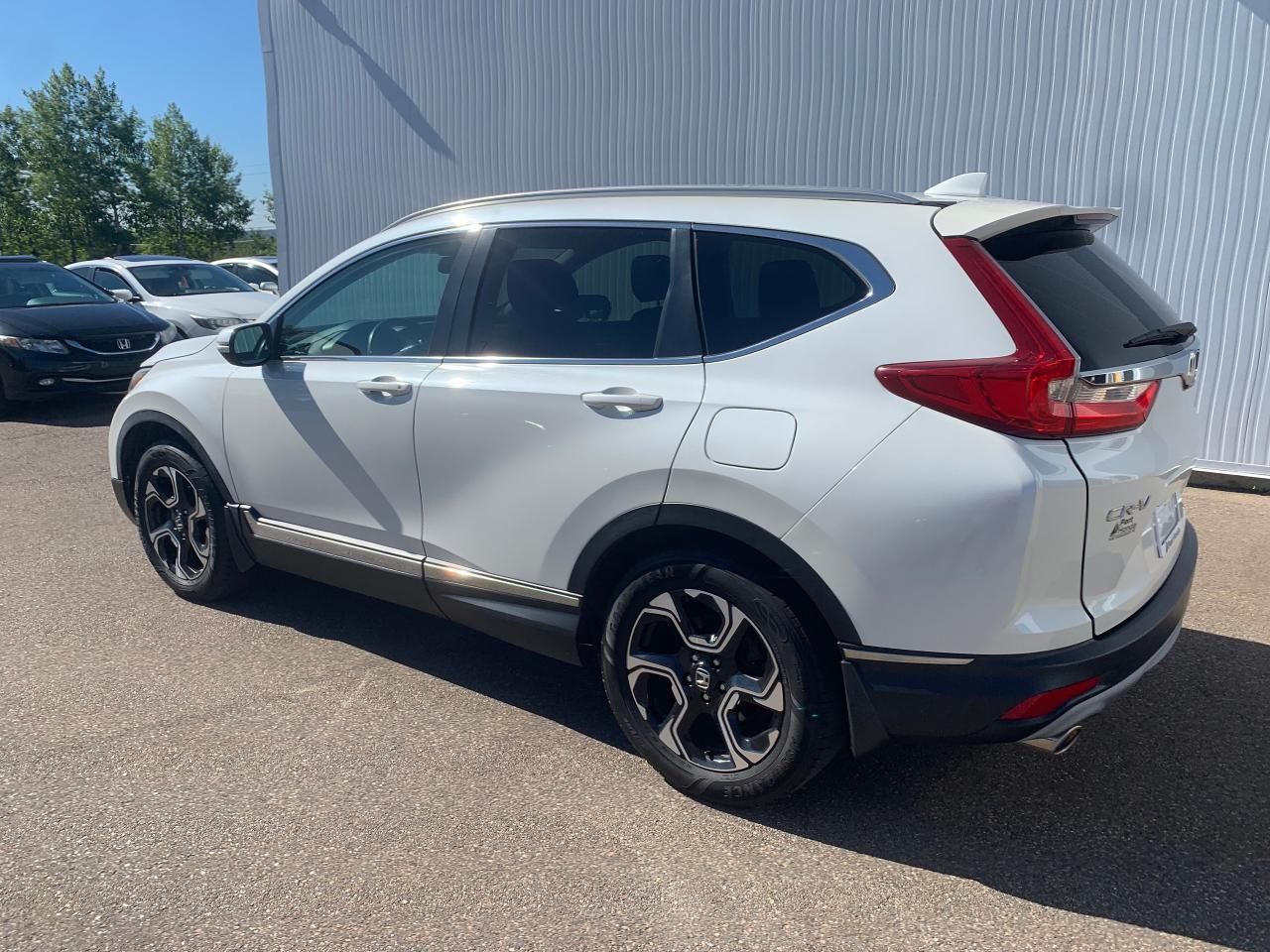 2018 Honda CR-V Touring AWD Photo2