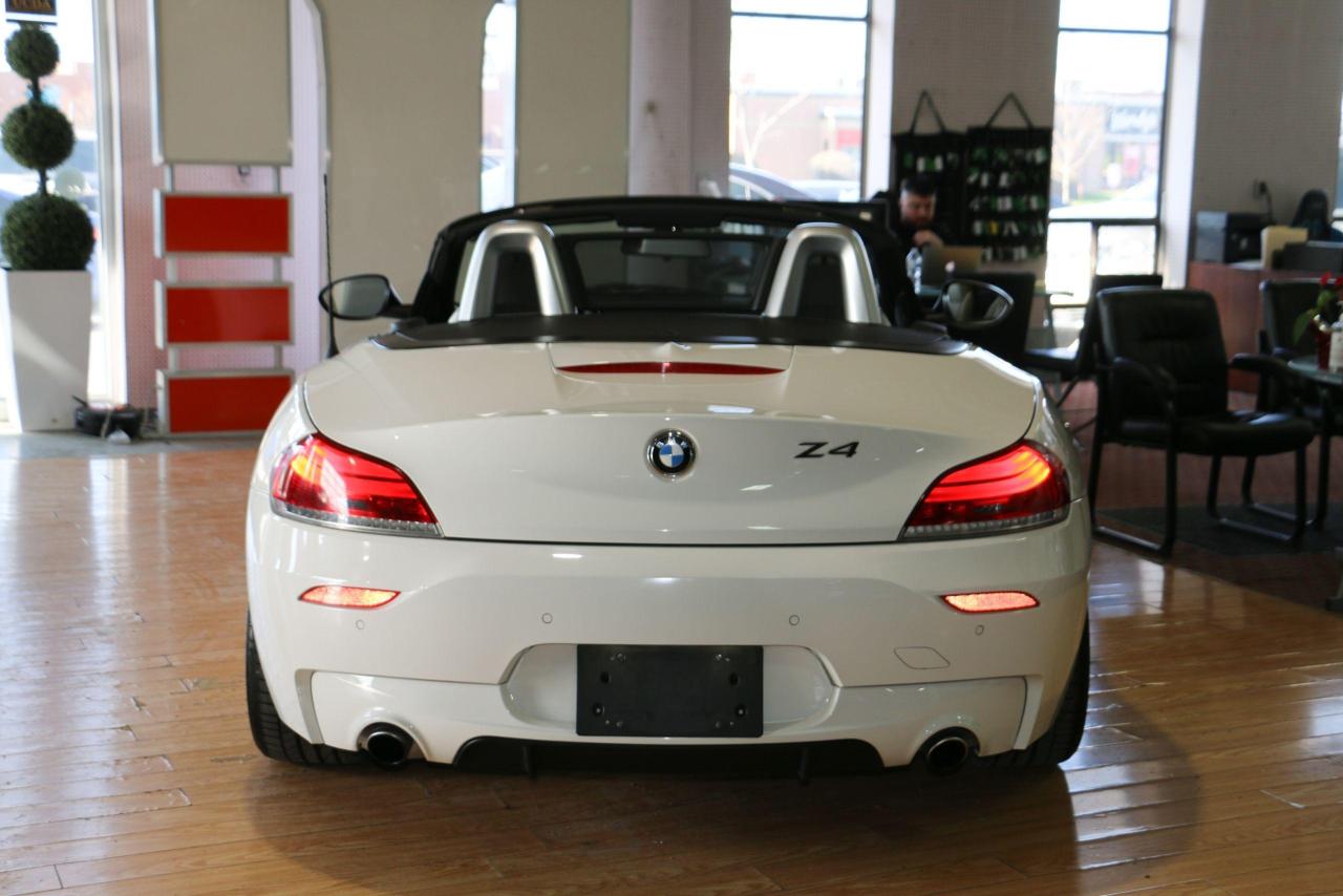 2011 BMW Z4 sDrive35is - 335HP|M PACKAGE|NAVIGATION|HEATEDSEAT - Photo #4