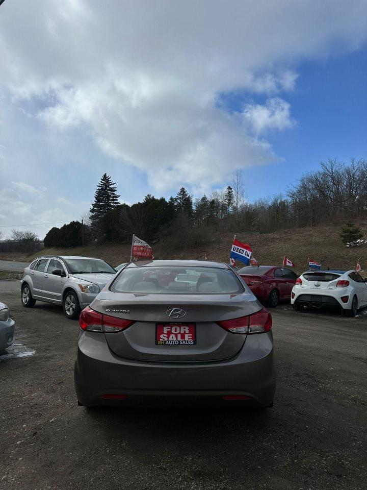 2011 Hyundai Elantra 4dr Sdn Auto - Photo #5