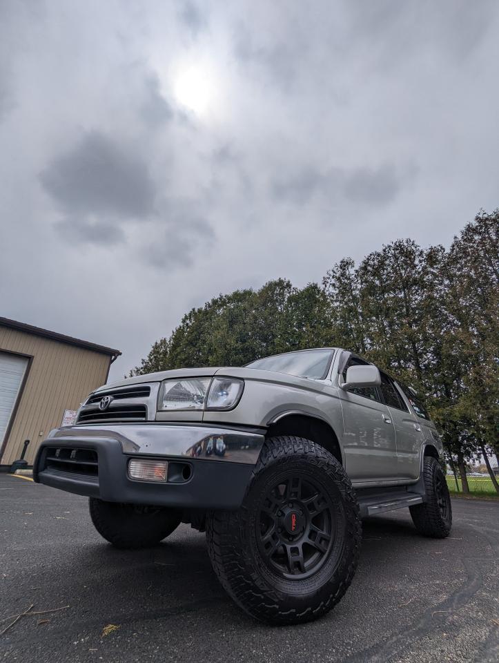 Used 1999 Toyota 4Runner Lifted | AT tires | Clean frame | 4x4 for sale in Paris, ON