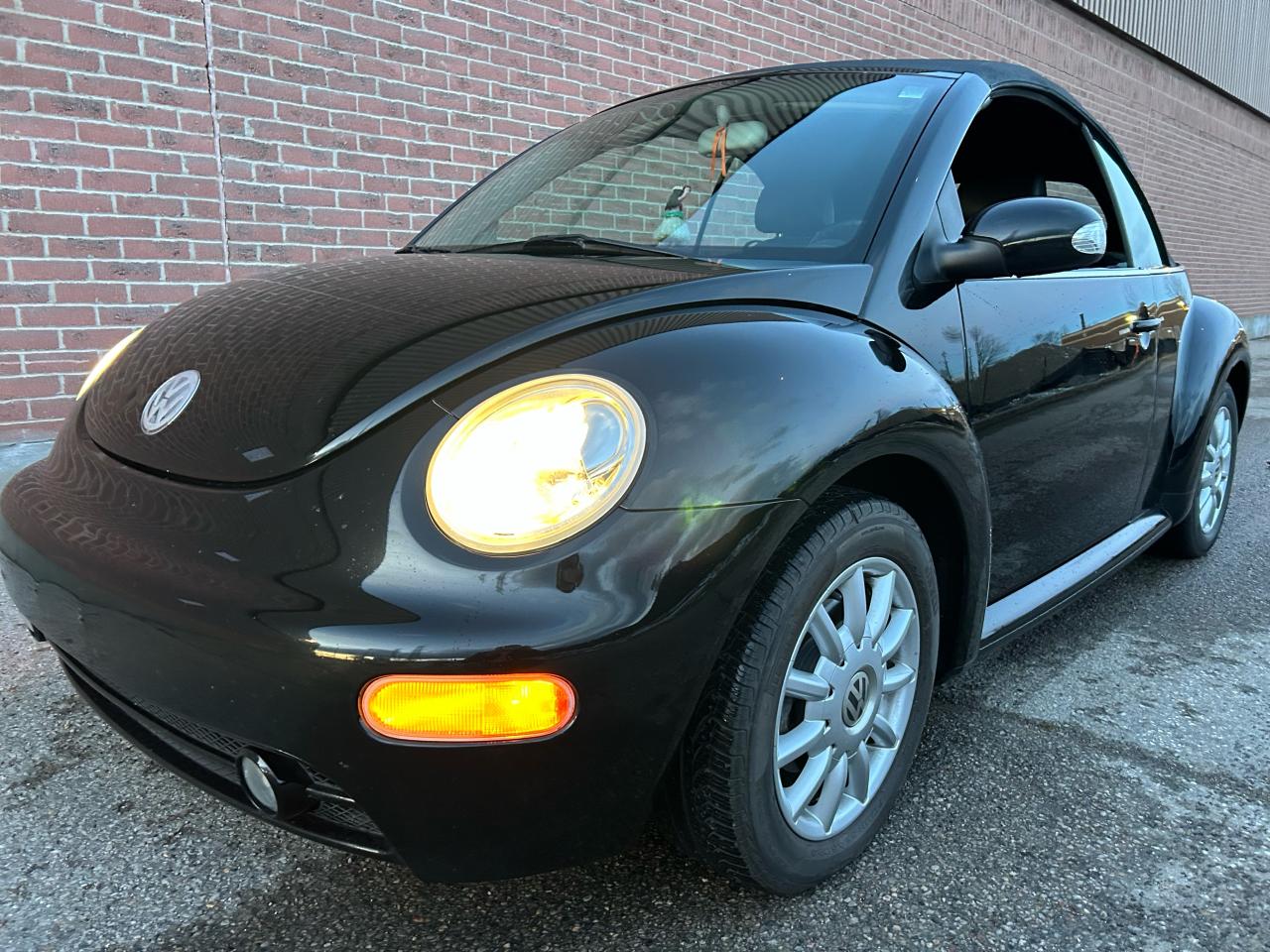 2005 Volkswagen New Beetle GLS, LEATHER, CERTIFIED. NO ACCIDENTS - Photo #8