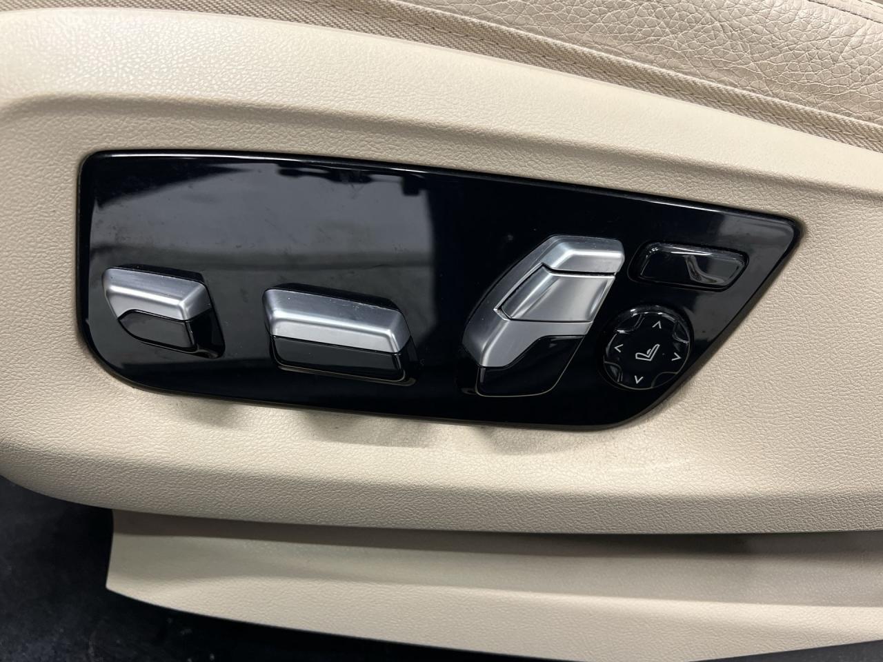 2020 BMW 5 Series 530e PLUG-IN HYBRID | SUNROOF | MASSAGE | LOADED! Photo