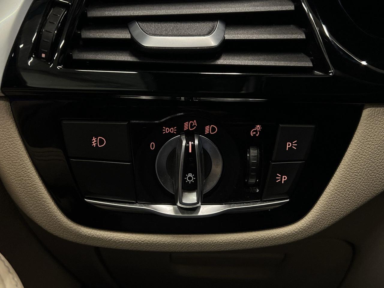 2020 BMW 5 Series 530e PLUG-IN HYBRID | SUNROOF | MASSAGE | LOADED! Photo