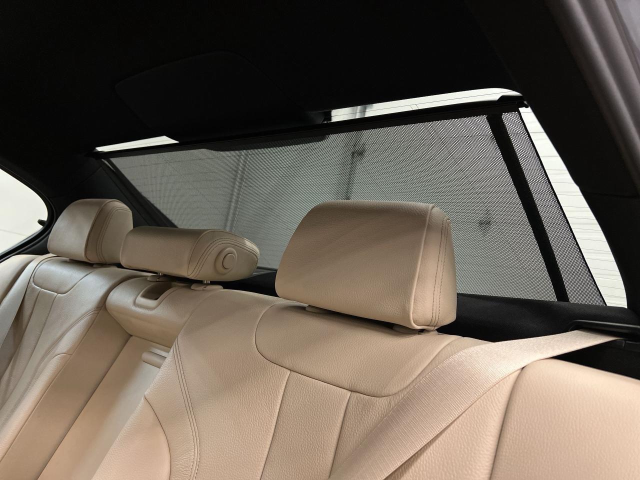 2020 BMW 5 Series 530e PLUG-IN HYBRID | SUNROOF | MASSAGE | LOADED! Photo