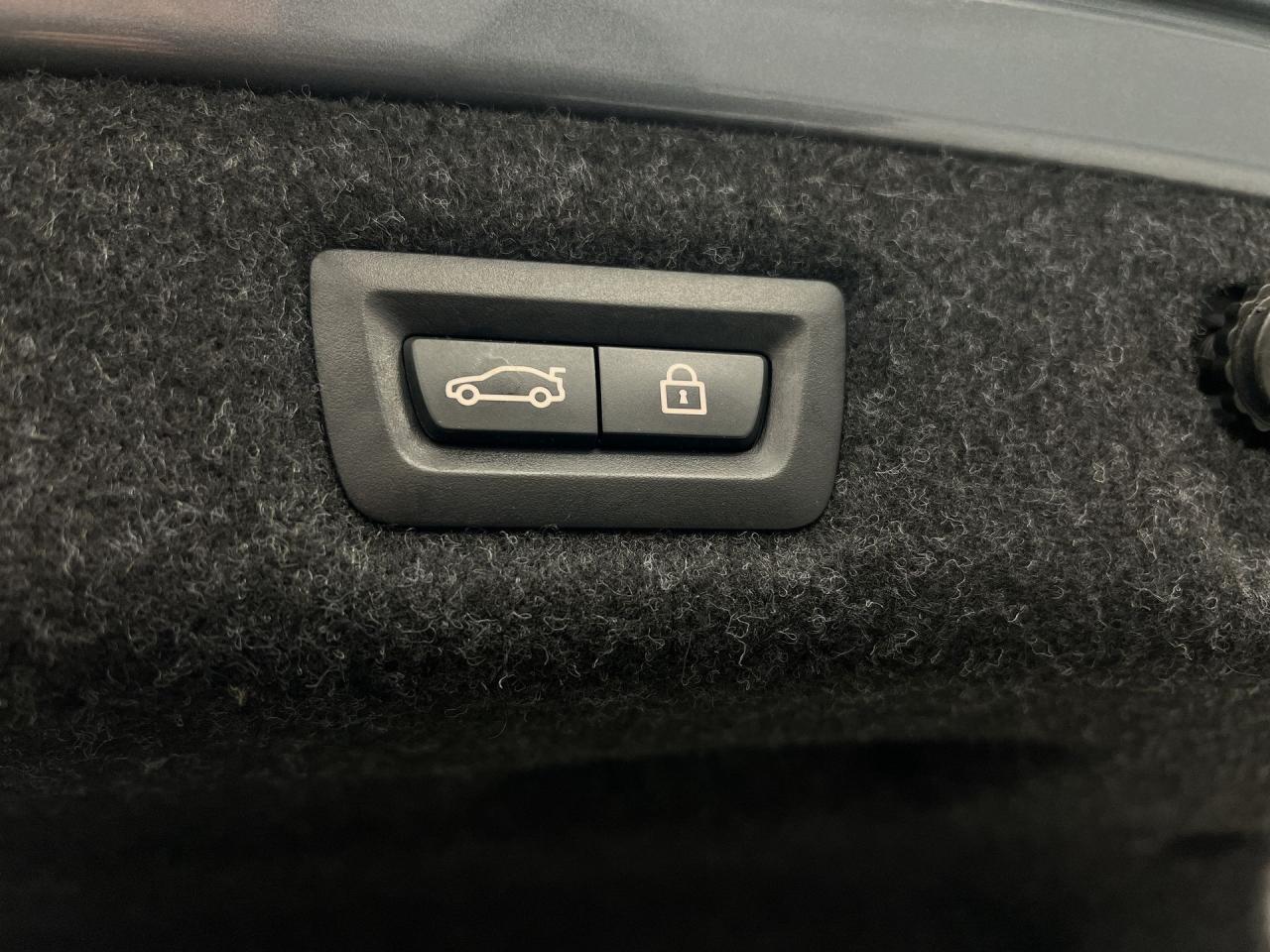 2020 BMW 5 Series 530e PLUG-IN HYBRID | SUNROOF | MASSAGE | LOADED! Photo