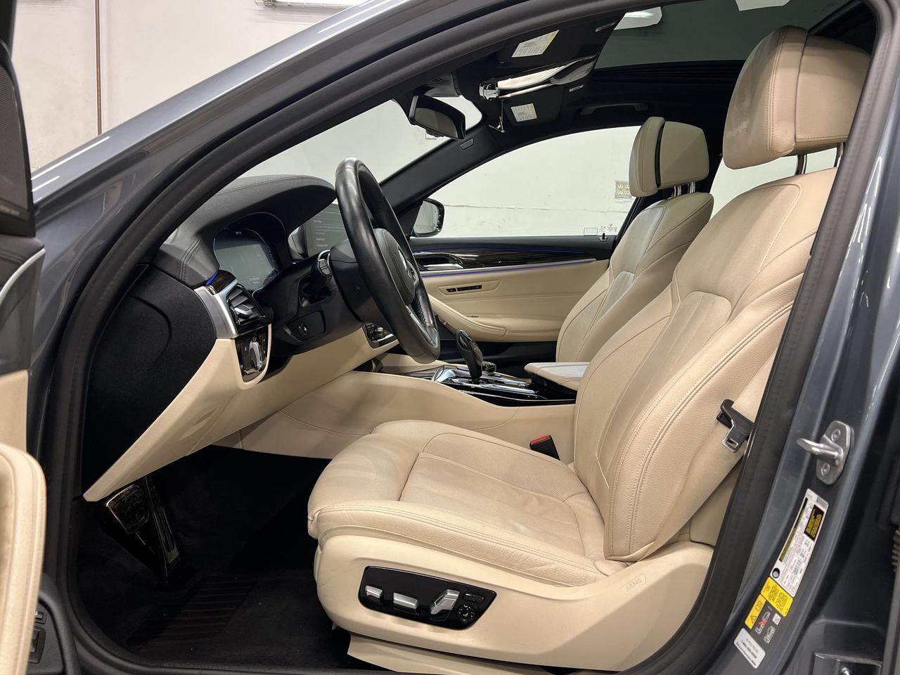 2020 BMW 5 Series 530e PLUG-IN HYBRID | SUNROOF | MASSAGE | LOADED! Photo