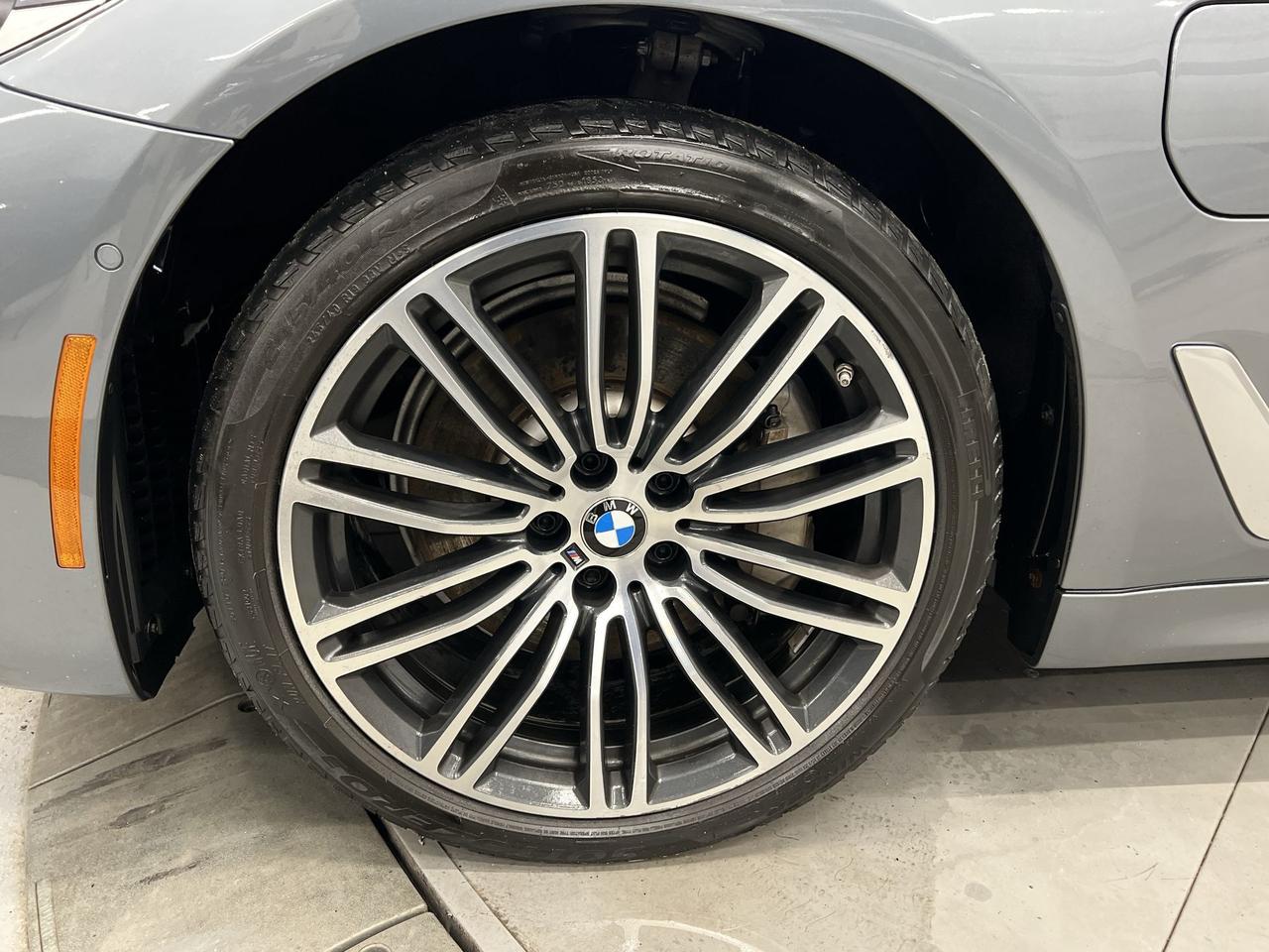 2020 BMW 5 Series 530e PLUG-IN HYBRID | SUNROOF | MASSAGE | LOADED! Photo