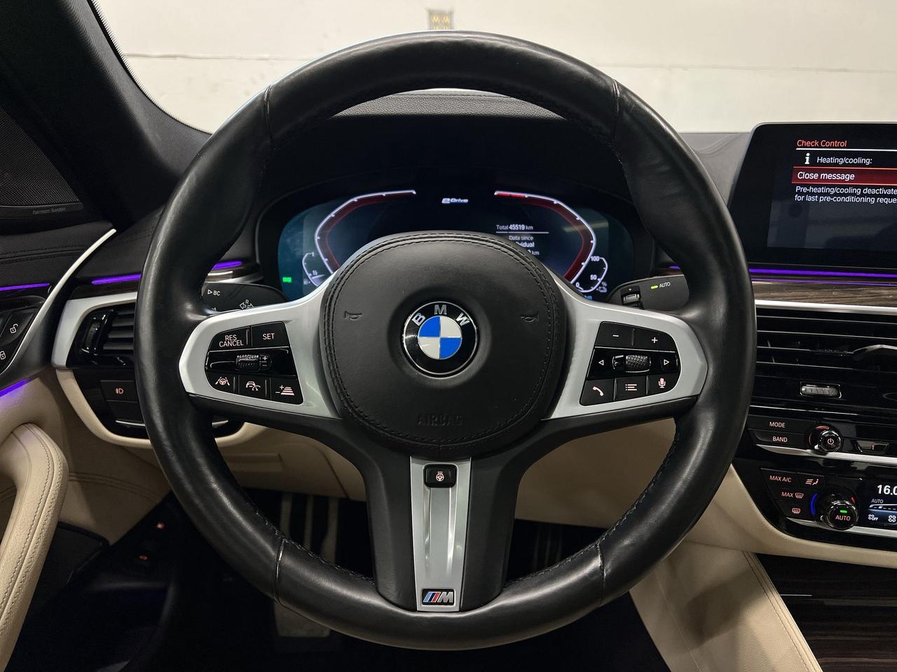 2020 BMW 5 Series 530e PLUG-IN HYBRID | SUNROOF | MASSAGE | LOADED! Photo