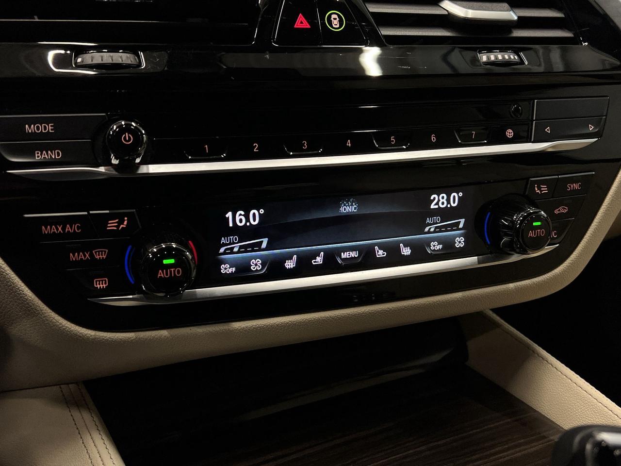 2020 BMW 5 Series 530e PLUG-IN HYBRID | SUNROOF | MASSAGE | LOADED! Photo