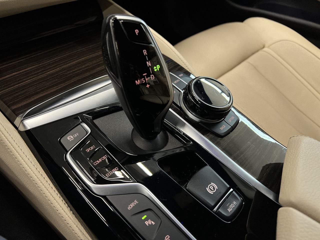 2020 BMW 5 Series 530e PLUG-IN HYBRID | SUNROOF | MASSAGE | LOADED! Photo