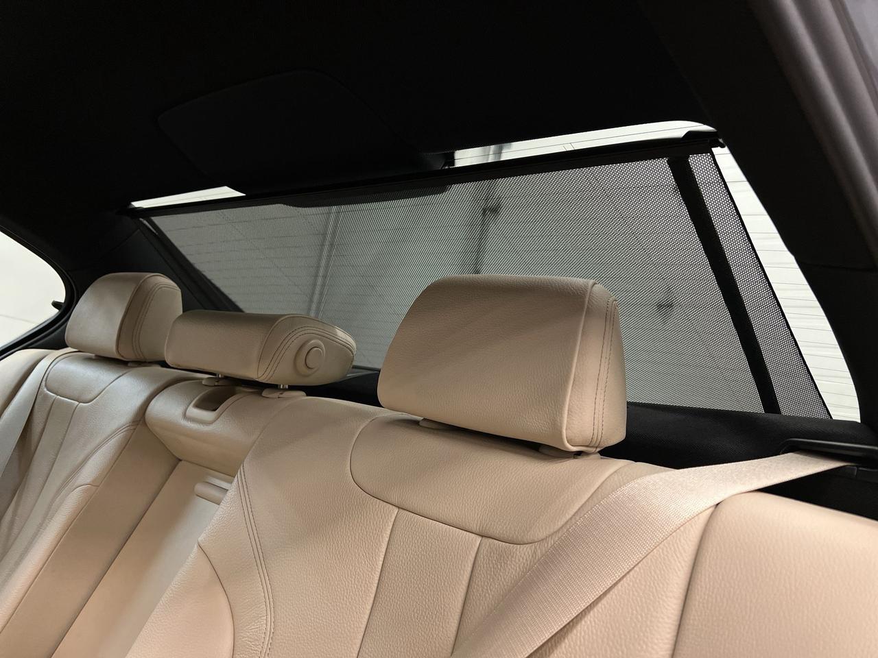 2020 BMW 5 Series 530e PLUG-IN HYBRID | SUNROOF | MASSAGE | LOADED! Photo