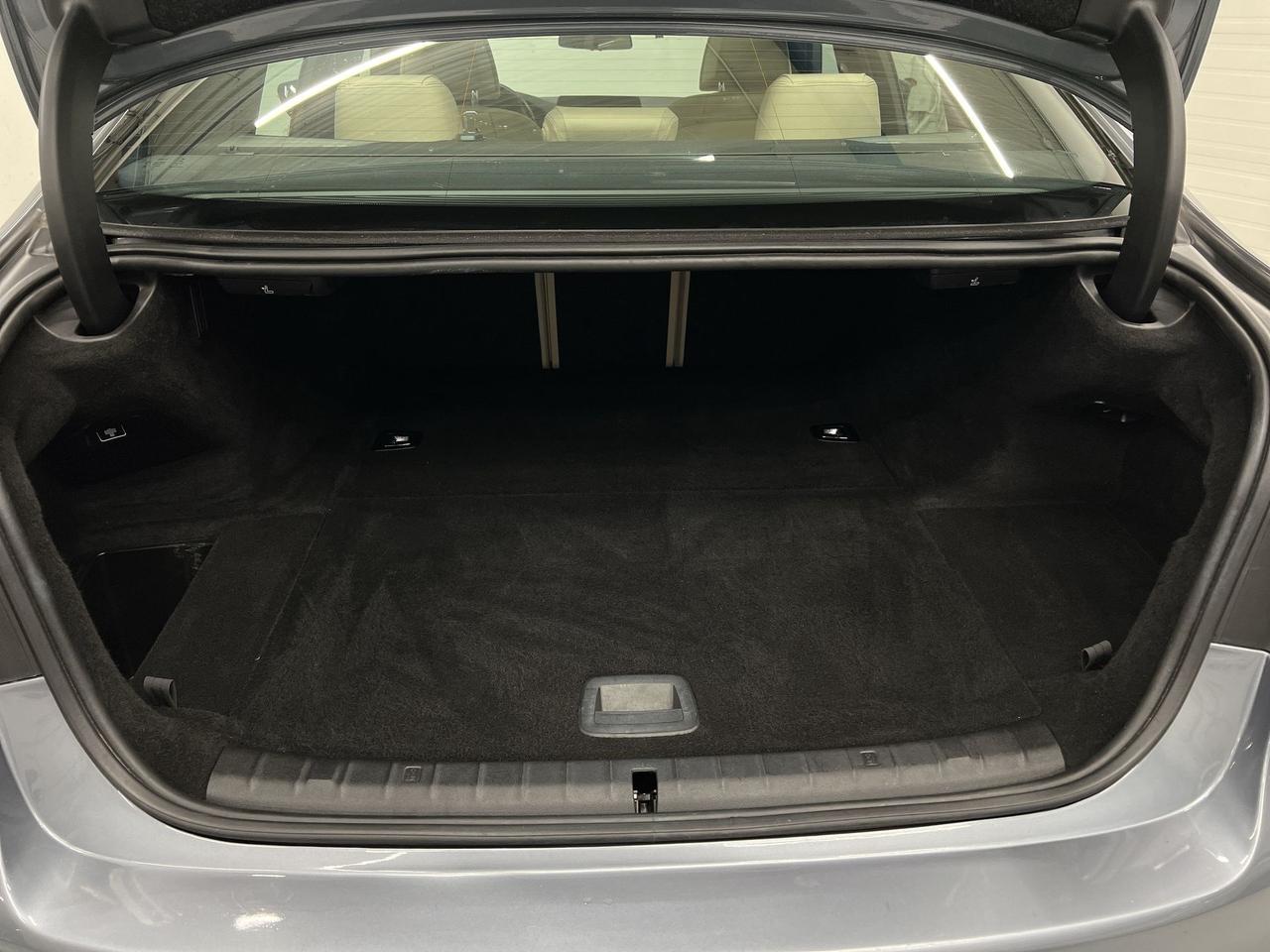 2020 BMW 5 Series 530e PLUG-IN HYBRID | SUNROOF | MASSAGE | LOADED! Photo