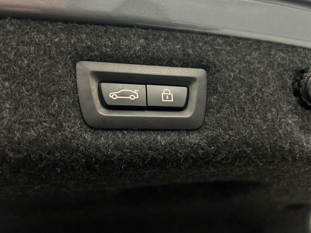 2020 BMW 5 Series 530e PLUG-IN HYBRID | SUNROOF | MASSAGE | LOADED! Photo