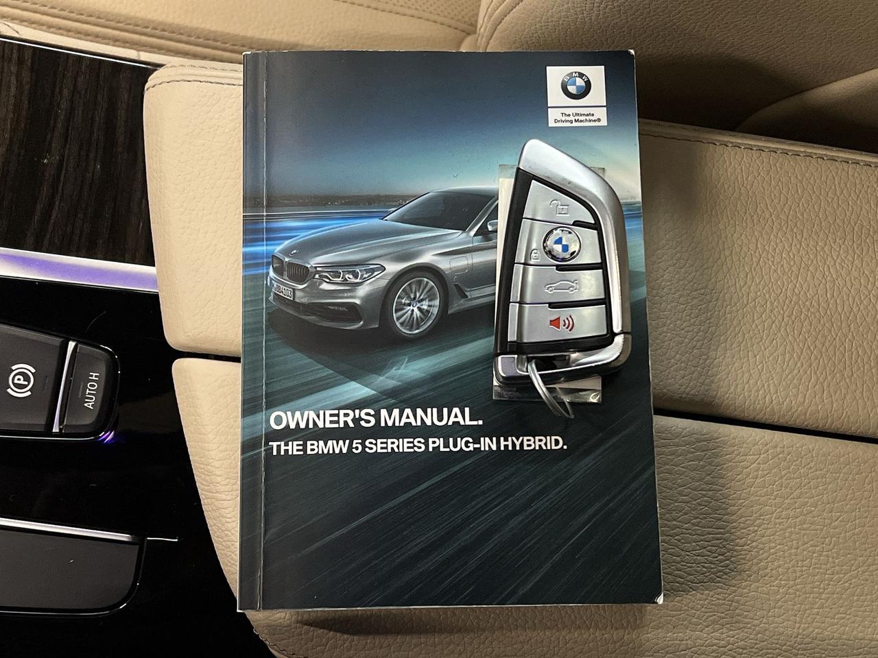 2020 BMW 5 Series 530e PLUG-IN HYBRID | SUNROOF | MASSAGE | LOADED! Photo