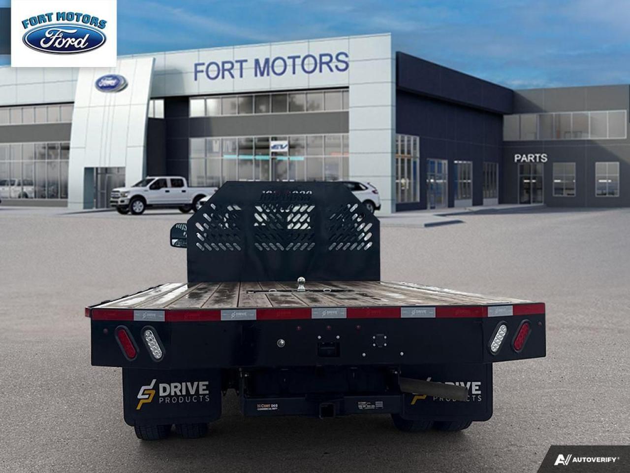 2023 Ford SUPER DUTY F-550 DRW FLAT DECK TRUCK Photo4