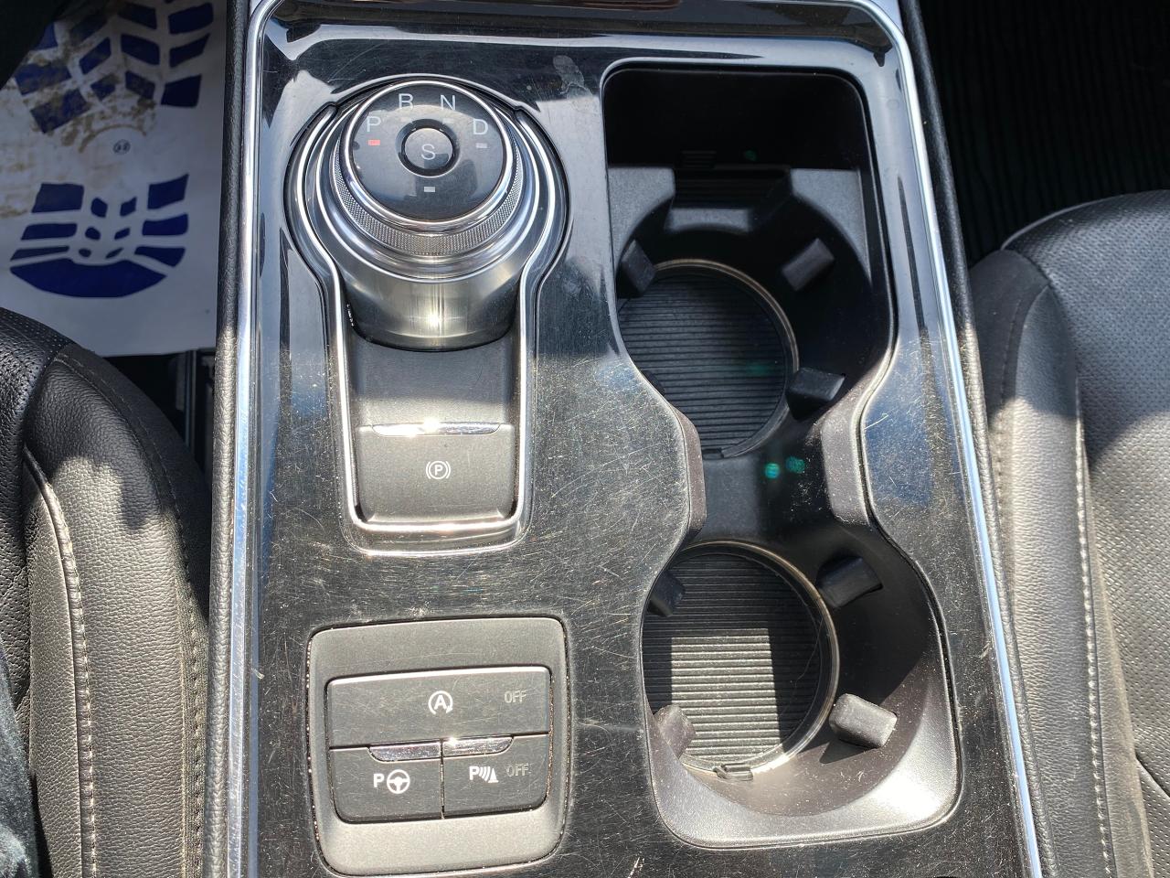 2019 Ford Edge Titanium AWD Photo5