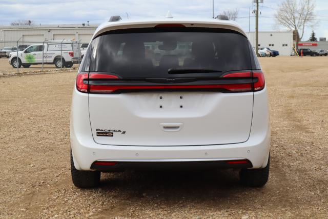 2022 Chrysler Pacifica Touring L Photo3