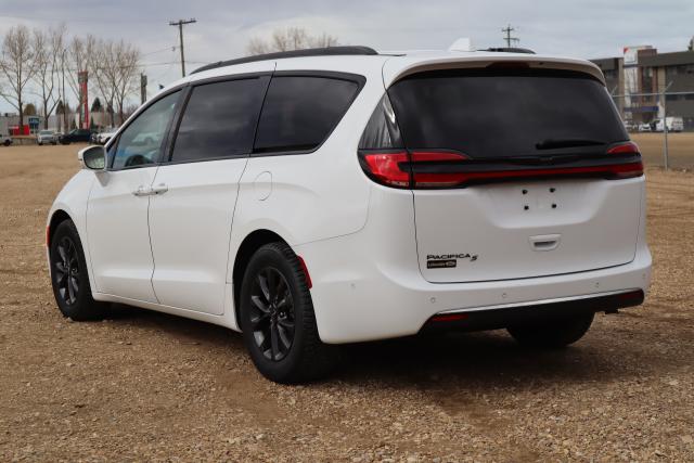 2022 Chrysler Pacifica Touring L Photo2