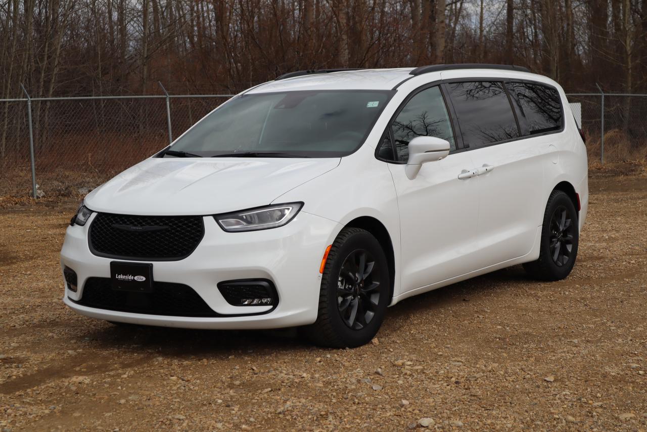 2022 Chrysler Pacifica Touring L Photo0