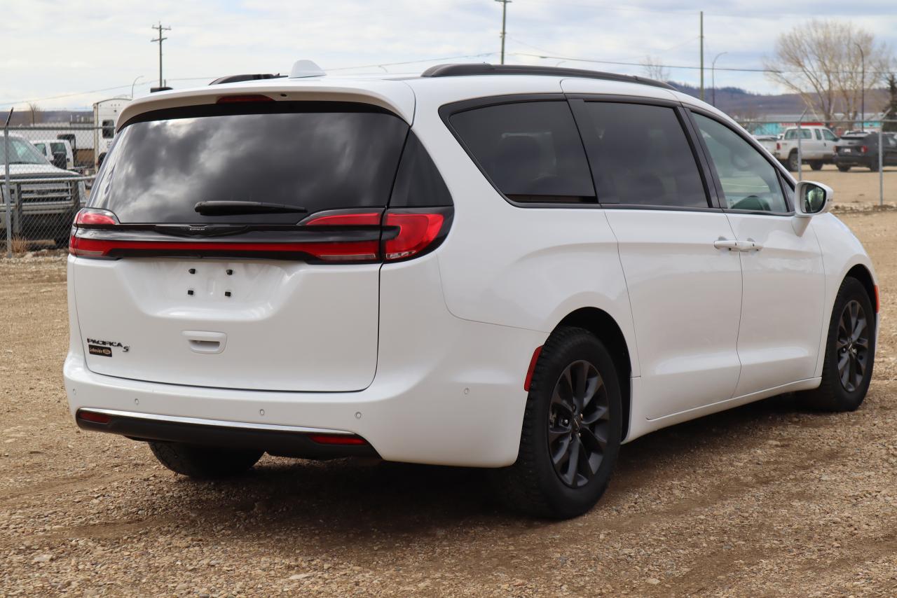 2022 Chrysler Pacifica Touring L Photo5