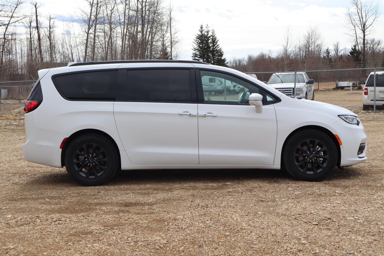 2022 Chrysler Pacifica Touring L Photo5